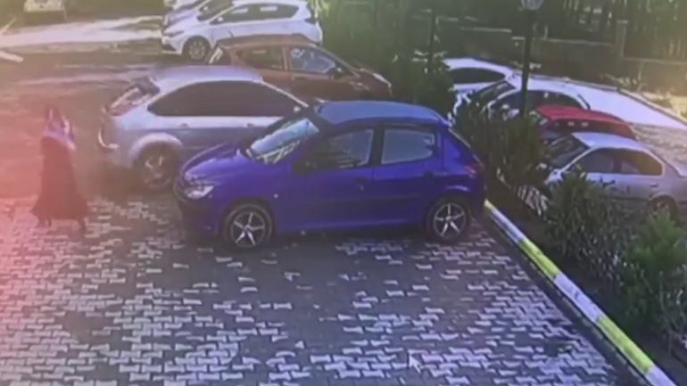 Πήγε να παρκάρει και κατέληξε στο χαντάκι!